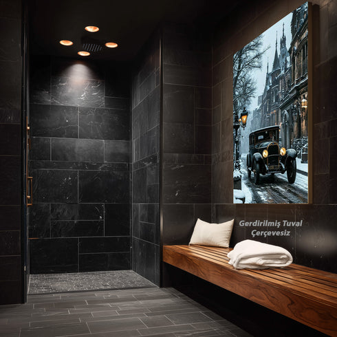 Karlı Sokakta Klasik Araba Sanat Baskısı, Gotik Mimarili Tarihi Şehirde Kış Atmosferi ve Vintage Duvar Dekoru