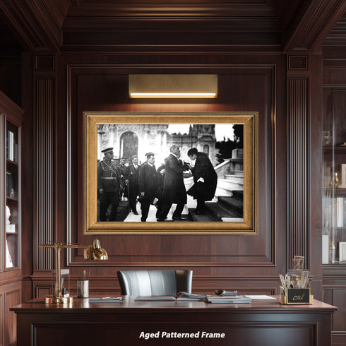 Atatürk Resmi Tören Anı El Öpme Sahnesi Siyah Beyaz Arşiv Fotoğrafı Kanvas Tablo Cumhuriyet Dönemi Tarihi Dekor