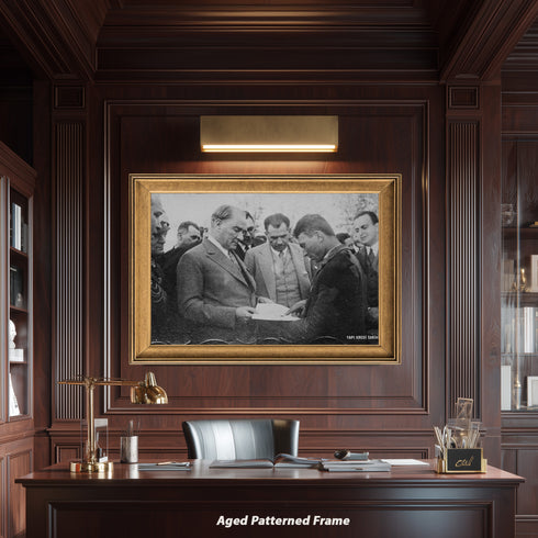 Atatürk Halkla Görüşürken Tarihi Fotoğraf Kanvas Tablo Siyah Beyaz Cumhuriyet Dönemi Duvar Dekoru