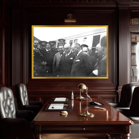 Atatürk Çocuklarla Buluşma Tarihi Fotoğraf Kanvas Tablo Siyah Beyaz Cumhuriyet Dönemi Anlamlı Duvar Dekoru
