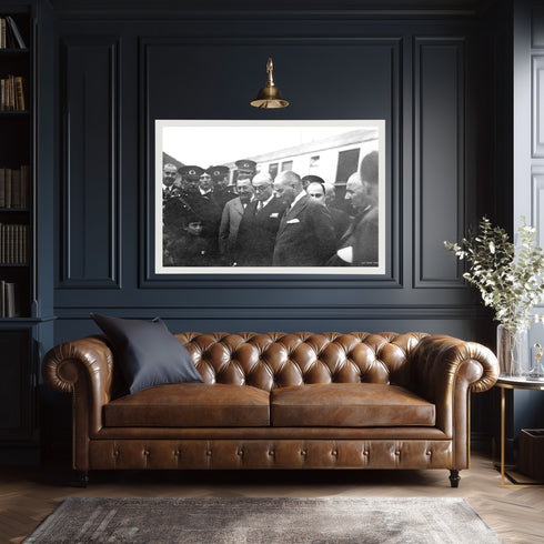 Atatürk Çocuklarla Buluşma Tarihi Fotoğraf Kanvas Tablo Siyah Beyaz Cumhuriyet Dönemi Anlamlı Duvar Dekoru