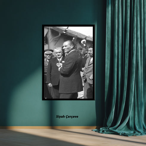 Atatürk Kanvas Tablo Tarihi Ziyaret Anı Siyah Beyaz Mustafa Kemal Atatürk Halk İçinde Güçlü Liderlik Duvar Dekoru Sanat