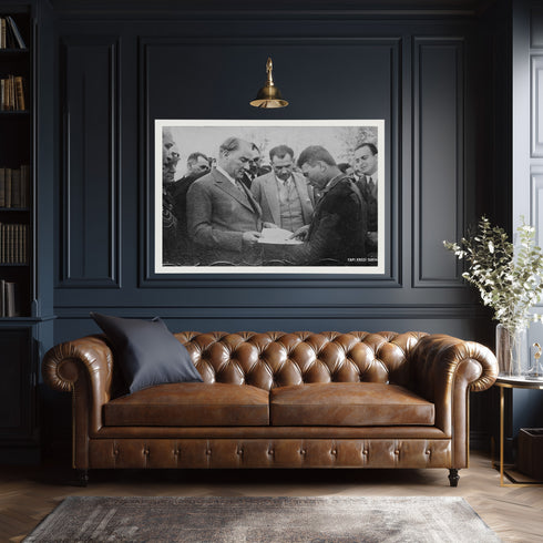 Atatürk Halkla Görüşürken Tarihi Fotoğraf Kanvas Tablo Siyah Beyaz Cumhuriyet Dönemi Duvar Dekoru
