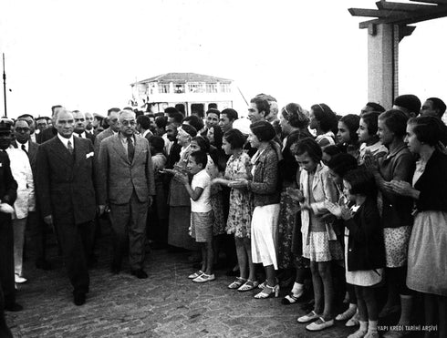 Atatürk ve Devlet Adamları Bahçe Sohbeti Tarihi Fotoğraf Kanvas Tablo Siyah Beyaz Nostaljik Duvar Dekoru