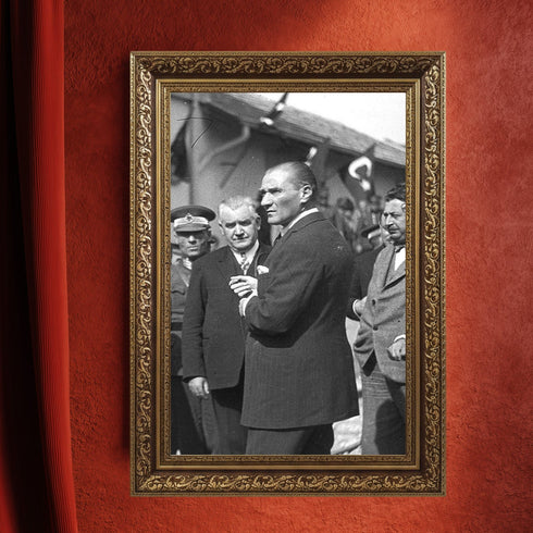 Atatürk Kanvas Tablo Tarihi Ziyaret Anı Siyah Beyaz Mustafa Kemal Atatürk Halk İçinde Güçlü Liderlik Duvar Dekoru Sanat