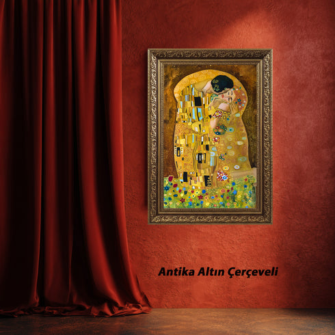 Altın Tonlarda Romantik Sarılış, Eskitilmiş Çerçeveli İkonik Aşk Temalı Tablo, Zarif ve Lüks Duvar Dekoru Sanat Eseri