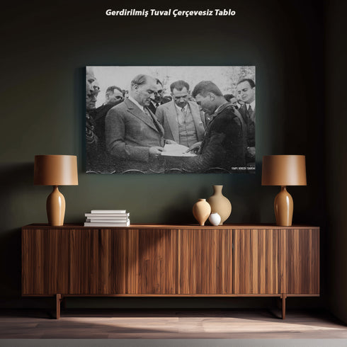 Atatürk Halkla Görüşürken Tarihi Fotoğraf Kanvas Tablo Siyah Beyaz Cumhuriyet Dönemi Duvar Dekoru