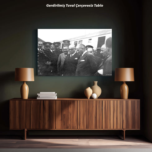 Atatürk Çocuklarla Buluşma Tarihi Fotoğraf Kanvas Tablo Siyah Beyaz Cumhuriyet Dönemi Anlamlı Duvar Dekoru