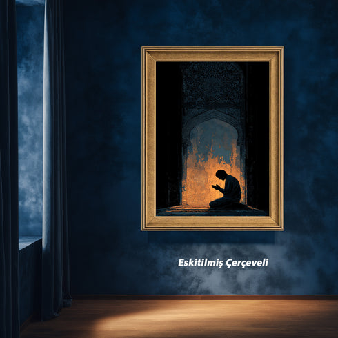 Mihrab Önünde Dua Eden Müslüman Silüeti Kanvas Tablo – Işık ve Gölge Temalı İslami Duvar Dekoru, Manevi ve Dini Salon Tablosu