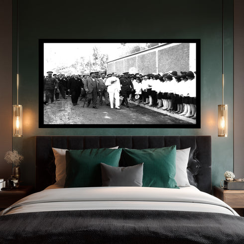 Atatürk Öğrencilerle Buluşma Arşiv Fotoğrafı Kanvas Tablo Siyah Beyaz Tarihi Dekor