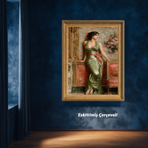 Zarif Kadın Figürü ve Klasik Salon Sanat Baskısı, Yeşil Saten Elbise ile Vintage Asalet, Romantik ve Zamansız Duvar Dekoru