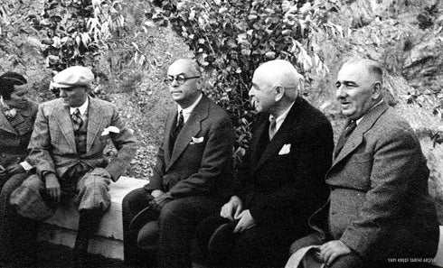 Atatürk ve Devlet Adamları Bahçe Sohbeti Tarihi Fotoğraf Kanvas Tablo Siyah Beyaz Nostaljik Duvar Dekoru