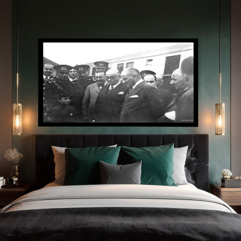 Atatürk Çocuklarla Buluşma Tarihi Fotoğraf Kanvas Tablo Siyah Beyaz Cumhuriyet Dönemi Anlamlı Duvar Dekoru