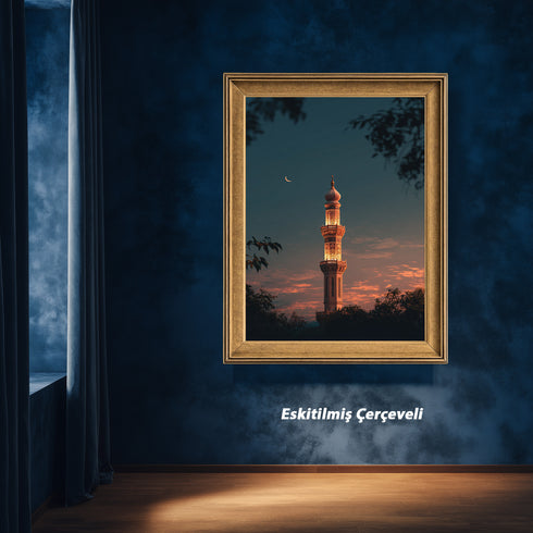 Hilal ve Gün Batımı Fonlu Cami Minaresi Kanvas Tablo – Altın Işıltılı İslami Duvar Dekoru, Dini ve Manevi Salon Tablosu
