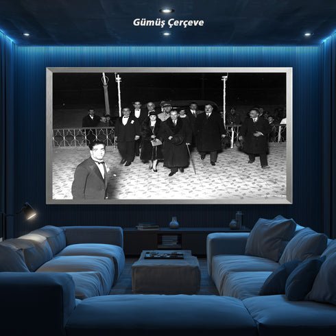 Atatürk Resmi Gece Ziyareti Arşiv Fotoğrafı Kanvas Tablo Siyah Beyaz Tarihi Duvar Dekoru