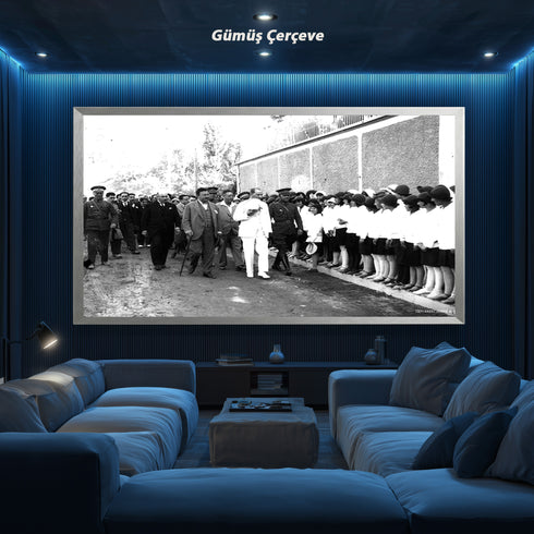 Atatürk Öğrencilerle Buluşma Arşiv Fotoğrafı Kanvas Tablo Siyah Beyaz Tarihi Dekor