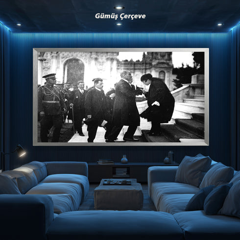 Atatürk Resmi Tören Anı El Öpme Sahnesi Siyah Beyaz Arşiv Fotoğrafı Kanvas Tablo Cumhuriyet Dönemi Tarihi Dekor