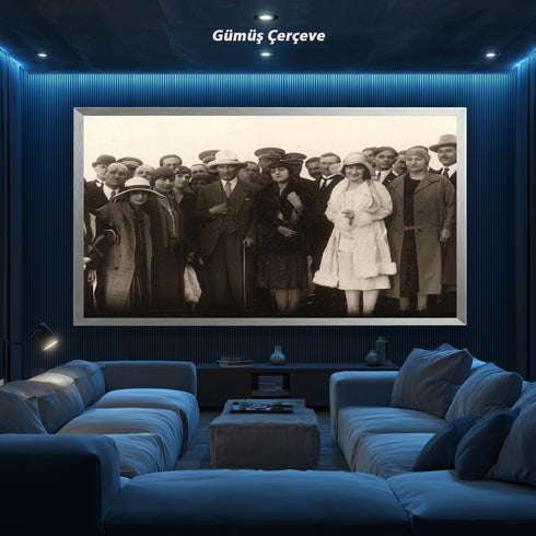 Mustafa Kemal Atatürk Kadınlarla Birlikte Ziyarette – Cumhuriyet’in Modern Yüzü