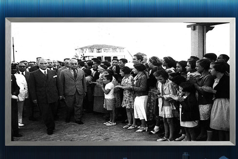 Atatürk ve Devlet Adamları Bahçe Sohbeti Tarihi Fotoğraf Kanvas Tablo Siyah Beyaz Nostaljik Duvar Dekoru