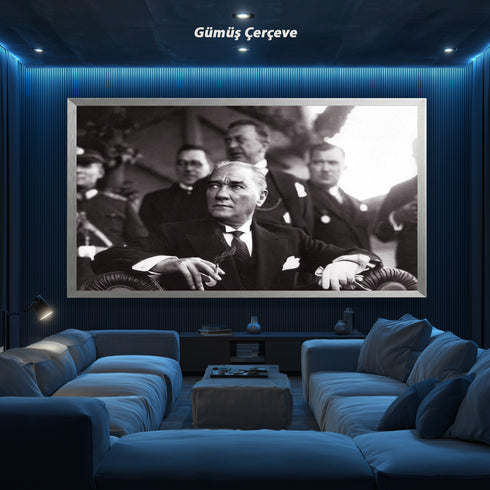 Mustafa Kemal Atatürk Resmi Tören Anı Siyah Beyaz Kanvas Tablo – Güçlü ve Kararlı Lider Portresi