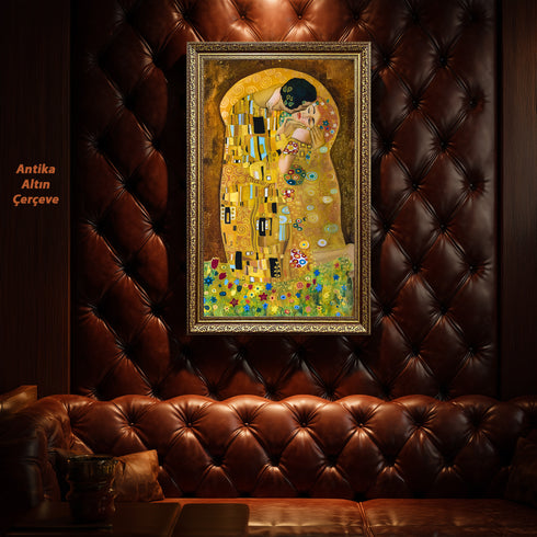 Altın Tonlarda Romantik Sarılış, Eskitilmiş Çerçeveli İkonik Aşk Temalı Tablo, Zarif ve Lüks Duvar Dekoru Sanat Eseri