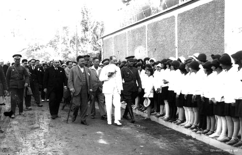 Atatürk Öğrencilerle Buluşma Arşiv Fotoğrafı Kanvas Tablo Siyah Beyaz Tarihi Dekor