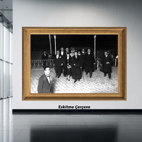 Atatürk Resmi Gece Ziyareti Arşiv Fotoğrafı Kanvas Tablo Siyah Beyaz Tarihi Duvar Dekoru