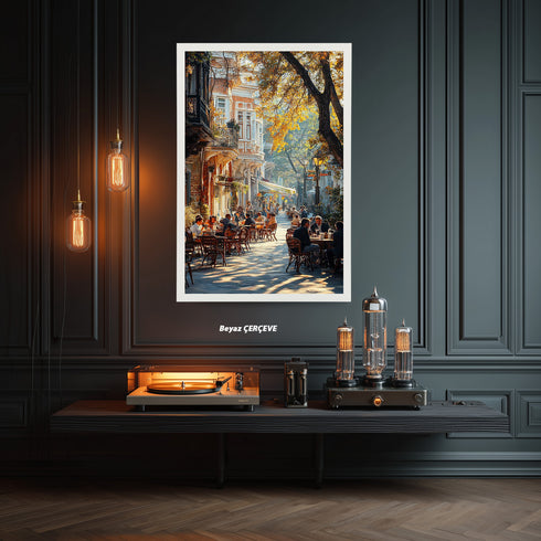 Sonbaharda İstanbul Kafe Sokağı Sanat Baskısı, Tarihi Binalar Arasında Gün Işığı ve Nostaljik Şehir Yaşamı Duvar Dekoru