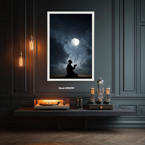 Dolunay Altında Dua Eden Müslüman Silüeti Kanvas Tablo – Gece ve Yıldız Temalı İslami Duvar Dekoru, Dini ve Manevi Salon Tablosu