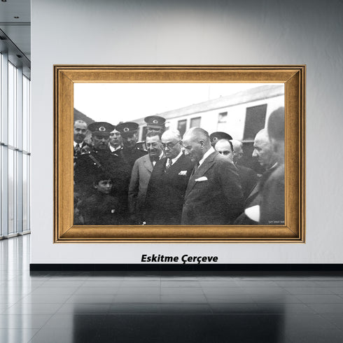 Atatürk Çocuklarla Buluşma Tarihi Fotoğraf Kanvas Tablo Siyah Beyaz Cumhuriyet Dönemi Anlamlı Duvar Dekoru