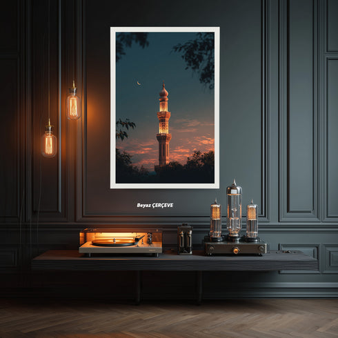 Hilal ve Gün Batımı Fonlu Cami Minaresi Kanvas Tablo – Altın Işıltılı İslami Duvar Dekoru, Dini ve Manevi Salon Tablosu