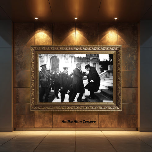 Atatürk Resmi Tören Anı El Öpme Sahnesi Siyah Beyaz Arşiv Fotoğrafı Kanvas Tablo Cumhuriyet Dönemi Tarihi Dekor