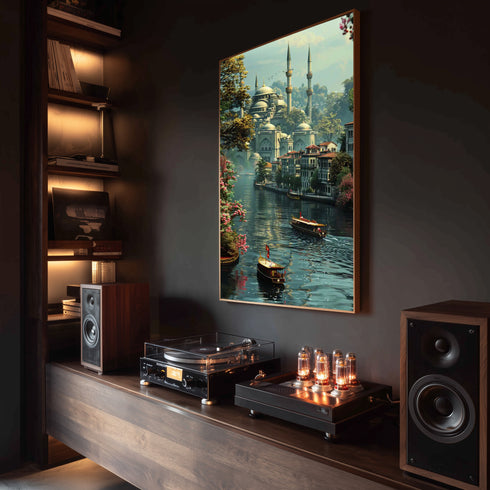 Boğazda Tarihi Cami ve Kayıklar Manzarası Sanat Baskısı, İstanbul’un Yeşil Doğası ve Sakin Suları ile Klasik Duvar Dekoru