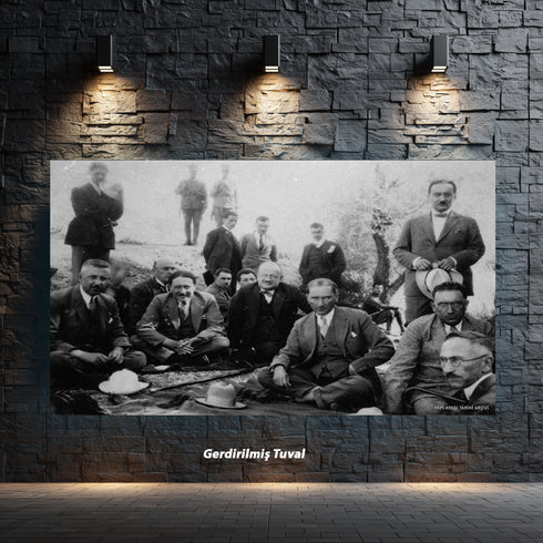 Atatürk Doğa Gezisi Arşiv Fotoğrafı Kanvas Tablo Siyah Beyaz Tarihi Duvar Dekoru
