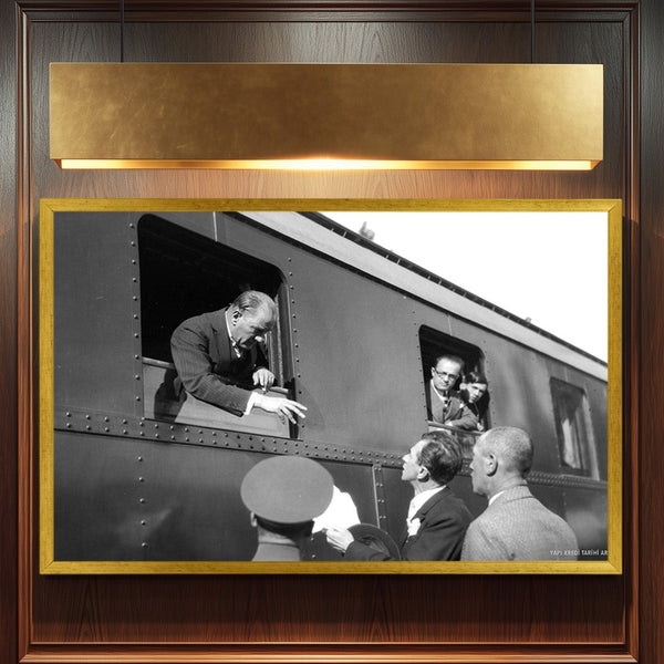 Atatürk Tren Yolculuğunda Halkla Buluşma Arşiv Fotoğrafı Kanvas Tablo Siyah Beyaz