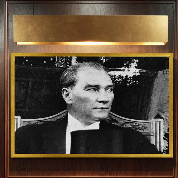 Mustafa Kemal Atatürk Klasik Portre Siyah Beyaz Kanvas Tablo – Zamansız Lider Portresi