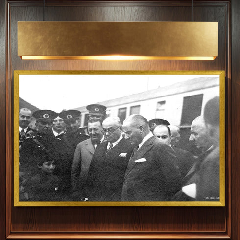 Atatürk Çocuklarla Buluşma Tarihi Fotoğraf Kanvas Tablo Siyah Beyaz Cumhuriyet Dönemi Anlamlı Duvar Dekoru