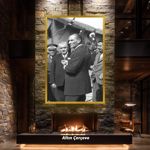 Atatürk Kanvas Tablo Tarihi Ziyaret Anı Siyah Beyaz Mustafa Kemal Atatürk Halk İçinde Güçlü Liderlik Duvar Dekoru Sanat