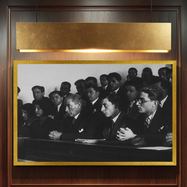 Mustafa Kemal Atatürk Gençlerle Okulda – Cumhuriyetin Aydınlık Geleceği