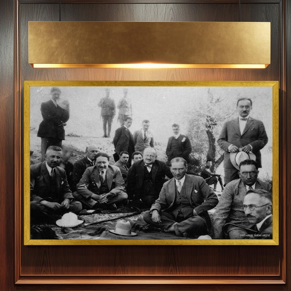 Atatürk Doğa Gezisi Arşiv Fotoğrafı Kanvas Tablo Siyah Beyaz Tarihi Duvar Dekoru