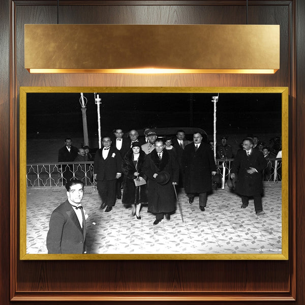 Atatürk Resmi Gece Ziyareti Arşiv Fotoğrafı Kanvas Tablo Siyah Beyaz Tarihi Duvar Dekoru
