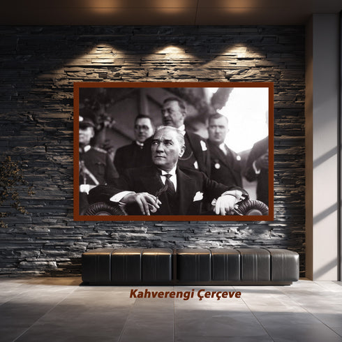 Mustafa Kemal Atatürk Resmi Tören Anı Siyah Beyaz Kanvas Tablo – Güçlü ve Kararlı Lider Portresi