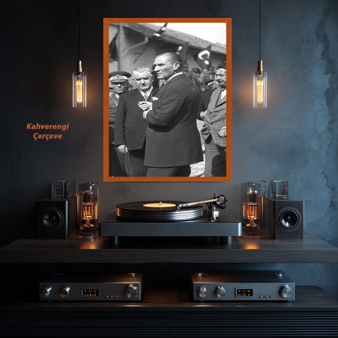 Atatürk Kanvas Tablo Tarihi Ziyaret Anı Siyah Beyaz Mustafa Kemal Atatürk Halk İçinde Güçlü Liderlik Duvar Dekoru Sanat