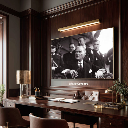 Mustafa Kemal Atatürk Resmi Tören Anı Siyah Beyaz Kanvas Tablo – Güçlü ve Kararlı Lider Portresi