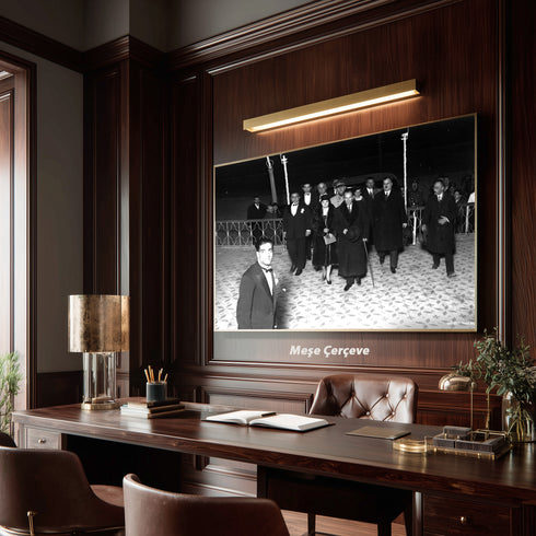 Atatürk Resmi Gece Ziyareti Arşiv Fotoğrafı Kanvas Tablo Siyah Beyaz Tarihi Duvar Dekoru