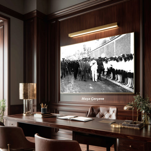 Atatürk Öğrencilerle Buluşma Arşiv Fotoğrafı Kanvas Tablo Siyah Beyaz Tarihi Dekor