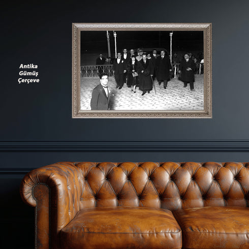 Atatürk Resmi Gece Ziyareti Arşiv Fotoğrafı Kanvas Tablo Siyah Beyaz Tarihi Duvar Dekoru