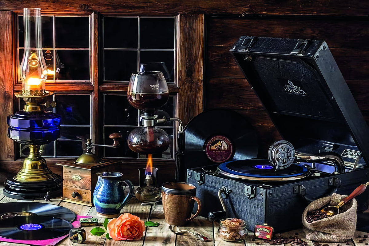 Gramofon ve Gaz Lambası Yatay Kanvas Tablo